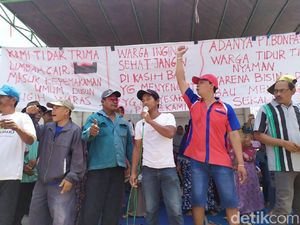 Warga Protes Bau Limbah dan Suara Bising Pabrik Mebel di Mojokerto