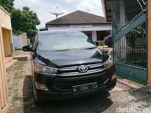 KPK Kembali dengan Tangan Kosong dari Rumah Mantan Wakil Ketua DPRD Tulungagung KPK Kembali dengan Tangan Kosong dari Rumah Mantan Wakil Ketua DPRD Tulungagung