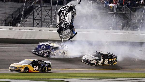 Momen Tabrakan Mengerikan di NASCAR Daytona