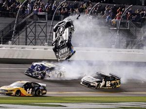 Momen Tabrakan Mengerikan di NASCAR Daytona Momen Tabrakan Mengerikan di NASCAR Daytona