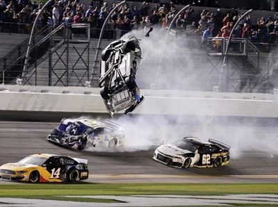 Momen Tabrakan Mengerikan di NASCAR Daytona