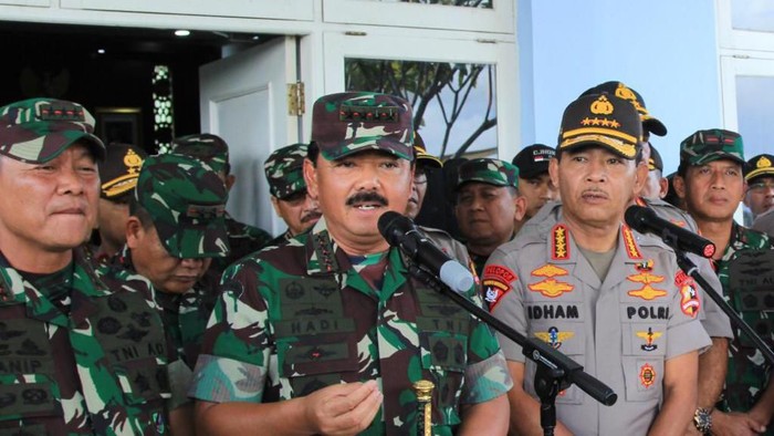 Kapolri Jenderal Idham Azis dan Panglima TNI Marsekal TNI Hadi Tjahjanto (dok. Puspen TNI)