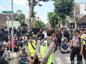 Rumor Aremania Dapat Tiket, Bonek Rangsek Masuk Stadion Soepriadi Blitar