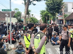 Rumor Aremania Dapat Tiket, Bonek Rangsek Masuk Stadion Soepriadi Blitar