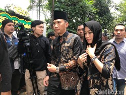 PD: Ibas Melayat ke Rumah Duka Ashraf Sinclair untuk Berbagi Beban