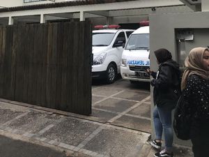 Pelayat Mulai Berdatangan ke Rumah Duka Suami BCL