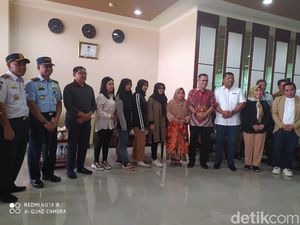 Video: Empat Mahasiswi Sultra dari Wuhan Tiba di Kendari