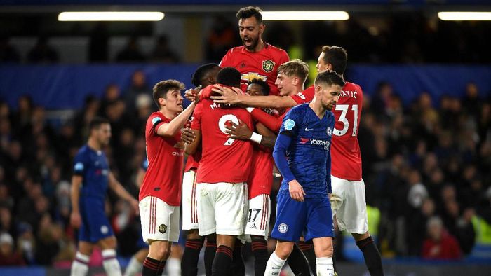 Chelsea vs Manchester United LONDON, ENGLAND - FEBRUARY 17: Anthony Martial of Manchester United celebrates after scoring his sides first goal with team mates during the Premier League match between Chelsea FC and Manchester United at Stamford Bridge on February 17, 2020 in London, United Kingdom. (Photo by Mike Hewitt/Getty Images)