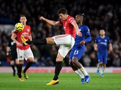 Kontroversi Maguire: Tendang Selangkangan Batshuayi, Tak Dihukum Wasit