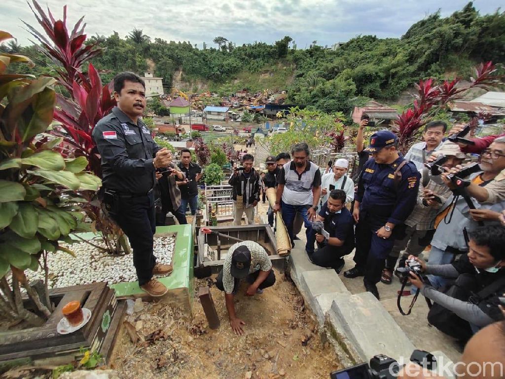 Makam Balita Yusuf Dibongkar, Ortu Harap Autopsi Ungkap Sebab Kematian