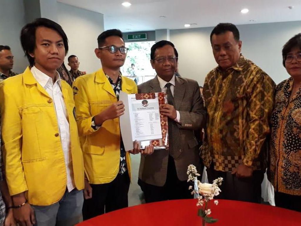 BEM UI Sesalkan Mahfud Md yang Sebut Dokumen Veronica Koman Tak Jelas BEM UI Sesalkan Mahfud Md yang Sebut Dokumen Veronica Koman Tak Jelas
