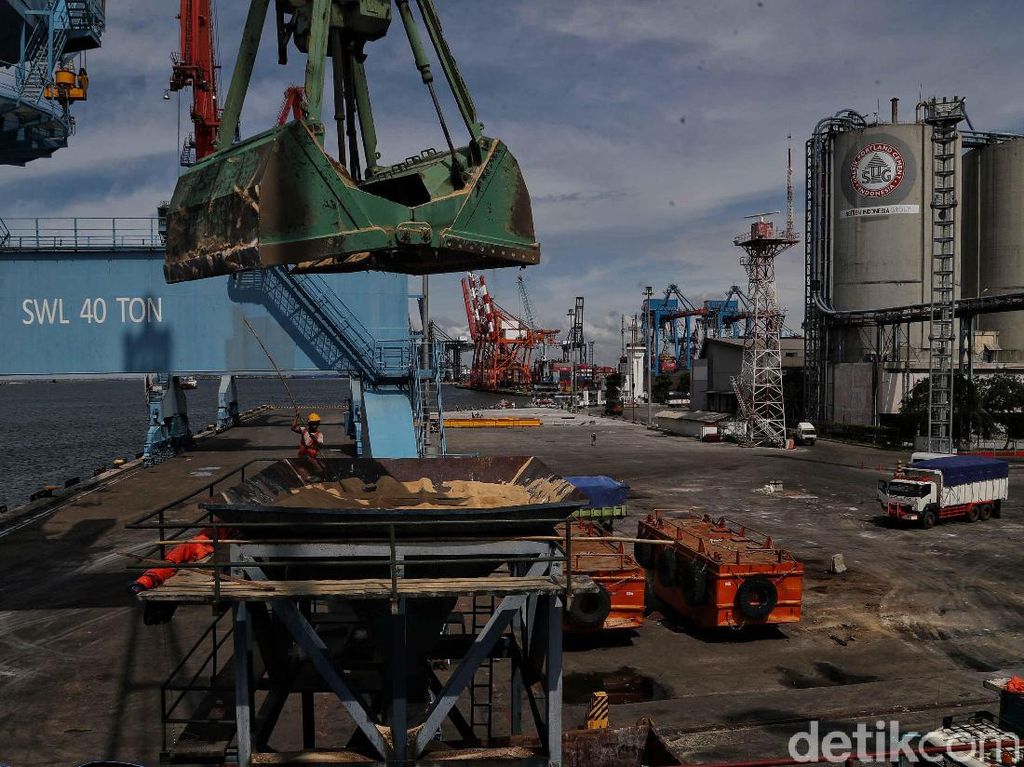 Impor Barang dari China Anjlok 52% Gara-gara Corona Impor Barang dari China Anjlok 52% Gara-gara Corona