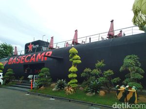 Basecamp Resto : Makan Santai di Resto ala Militer Milik Dewi Persik