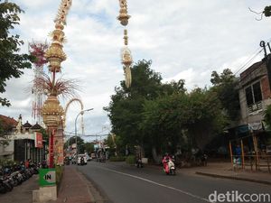 Galungan Identik dengan Pemasangan Penjor, Apa Maknanya?