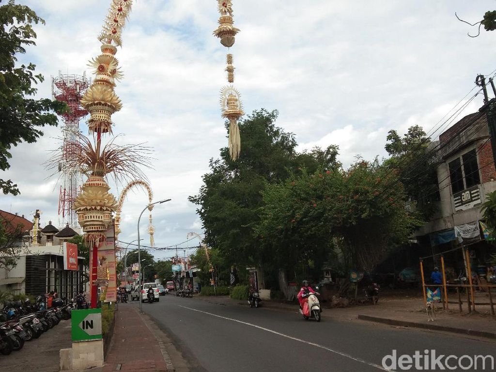 Galungan Identik dengan Pemasangan Penjor, Apa Maknanya? Galungan Identik dengan Pemasangan Penjor, Apa Maknanya?