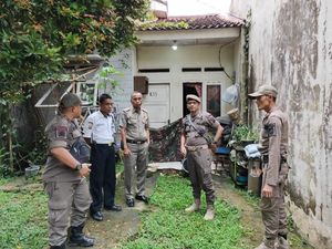 Kisah Miris 30 Anjing di Depok Terkurung di Rumah Kisah Miris 30 Anjing di Depok Terkurung di Rumah