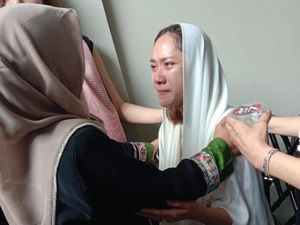 Wajah Sedih BCL Hadapi Kepergian Ashraf Sinclair Wajah Sedih BCL Hadapi Kepergian Ashraf Sinclair