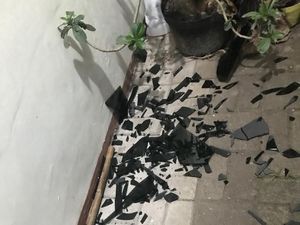 Polisi Olah TKP Terkait Pelemparan Batu di Rumah Ketum 212 Slamet Maarif Polisi Olah TKP Terkait Pelemparan Batu di Rumah Ketum 212 Slamet Maarif