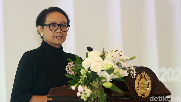 Apresiasi Menlu untuk Tim Evakuasi WNI dari Wuhan