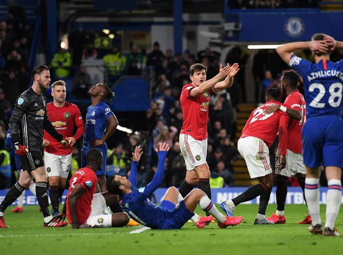 LONDON, ENGLAND - FEBRUARY 17: Harry Maguire of Manchester United appeals to the referee after Kurt Zouma of Chelsea scores a goal which is later disallowed for a foul during the Premier League match between Chelsea FC and Manchester United at Stamford Bridge on February 17, 2020 in London, United Kingdom. (Photo by Mike Hewitt/Getty Images)