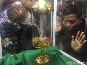 Lihat dari Dekat, Rambut dan Janggut Nabi Muhammad SAW di Serang Lihat dari Dekat, Rambut dan Janggut Nabi Muhammad SAW di Serang