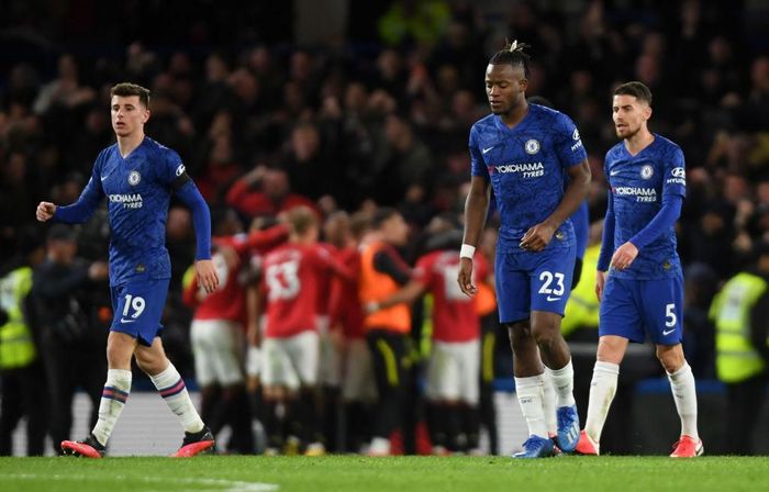 LONDON, ENGLAND - FEBRUARY 17: Michy Batshuayi of Chelsea and team mates react after Harry Maguire of Manchester United scores his sides second goal during the Premier League match between Chelsea FC and Manchester United at Stamford Bridge on February 17, 2020 in London, United Kingdom. (Photo by Mike Hewitt/Getty Images)