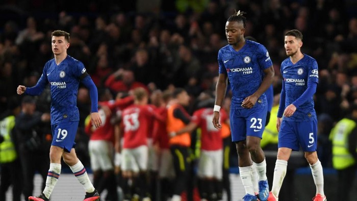 LONDON, ENGLAND - FEBRUARY 17: Michy Batshuayi of Chelsea and team mates react after Harry Maguire of Manchester United scores his sides second goal during the Premier League match between Chelsea FC and Manchester United at Stamford Bridge on February 17, 2020 in London, United Kingdom. (Photo by Mike Hewitt/Getty Images)