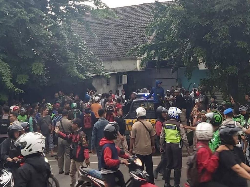 Ribut Ojol-Debt Collector di Rawamangun, 3 Mata Elang Jadi Tersangka Ribut Ojol-Debt Collector di Rawamangun, 3 Mata Elang Jadi Tersangka
