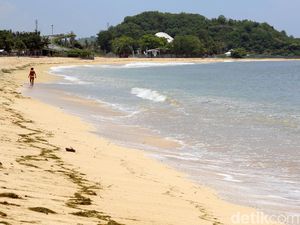 Sebelum MotoGP Mandalika 2023, Para Rider Bersih-bersih Pantai Dulu