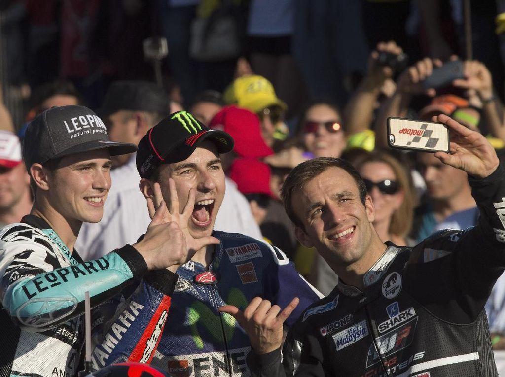 Zarco Serang Lorenzo, Singgung Masalah Finansial Zarco Serang Lorenzo, Singgung Masalah Finansial
