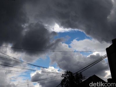 Mendung Selimuti Kota Bandung