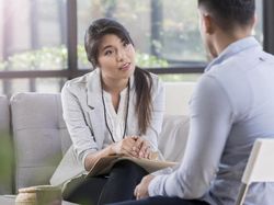 6 Pekerjaan Ini Dinilai Aman dari Badai PHK dan Resesi Ekonomi, Bidang Apa Saja?