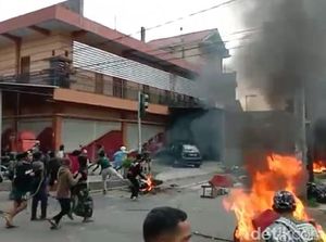 Huru-hara Laga Persebaya Vs Arema FC di Stadion Soepriadi Kota Blitar Huru-hara Laga Persebaya Vs Arema FC di Stadion Soepriadi Kota Blitar