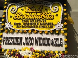 Ada Karangan Bunga dari Jokowi hingga Anies di Rumah Duka Ashraf Sinclair