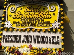 Ada Karangan Bunga dari Jokowi hingga Anies di Rumah Duka Ashraf Sinclair