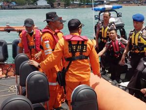 Kapal Muatan Pasir Terbalik di Perairan Kepri, 1 Orang Masih Dicari