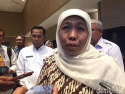 Gubernur Khofifah Ingin Suporter Berdiri Saat Nyanyi Indonesia Raya