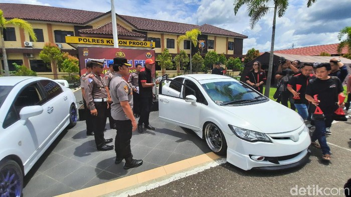 Konferensi pers balapan mobil di Underpass Bandara Kulon Progo Yogyakarta