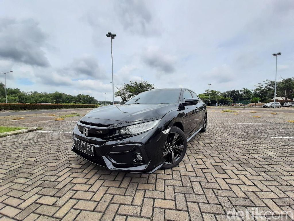 Tambah Emblem RS, Honda Civic Hatchback Makin Sporty? Tambah Emblem RS, Honda Civic Hatchback Makin Sporty?