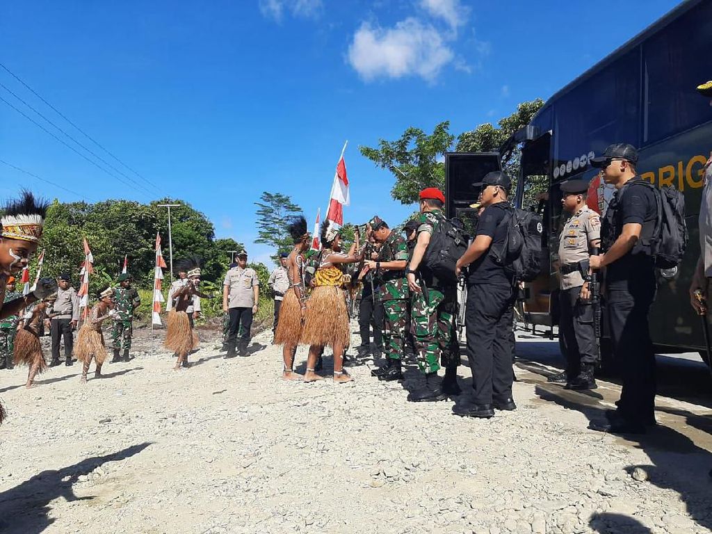 Panglima TNI Terima Lahan Suku di Timika untuk Bangun Makogabwilhan III Panglima TNI Terima Lahan Suku di Timika untuk Bangun Makogabwilhan III