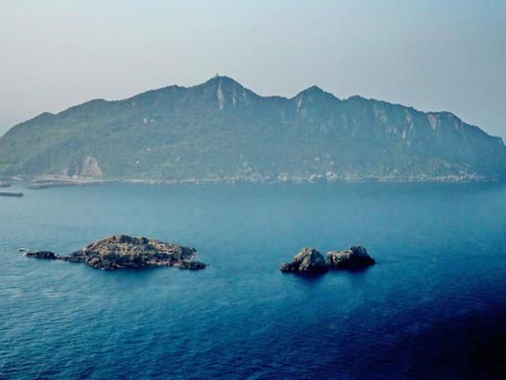 Kenalan dengan Pulau di Jepang yang Haram Bagi Wanita Kenalan dengan Pulau di Jepang yang Haram Bagi Wanita