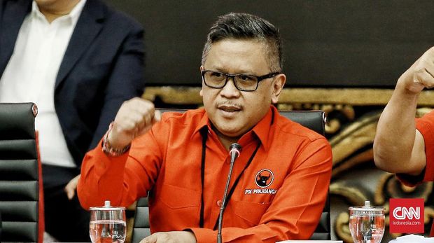 Sekjen PDI Perjuangan Hasto Kristianto saat di acara pengumuman pasangan calon kepala daerah dan wakil kepala daerah Gelombang I di DPP PDI Perjuangan. Jakarta. Rabu (19/2/2020). CNN Indonesia/Andry Novelino