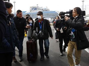 Penumpang yang Negatif Corona Mulai Turun dari Kapal Pesiar di Jepang