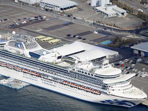 Dievakuasi dari Diamond Princess, 11 WN AS dan 2 WN Australia Positif Corona Dievakuasi dari Diamond Princess, 11 WN AS dan 2 WN Australia Positif Corona