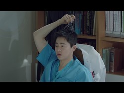 Jo Jung Suk Disebut Rela Potong Bayaran Demi Hospital Playlist