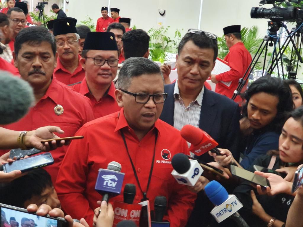 Hasto: Calon di Pilwalkot Solo Sudah Siap, Diumumkan Bareng Bali-Makassar Hasto: Calon di Pilwalkot Solo Sudah Siap, Diumumkan Bareng Bali-Makassar