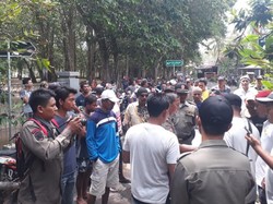 Razia Miras di Homestay Pulau Merah, Satpol PP Banyuwangi Diadang Massa