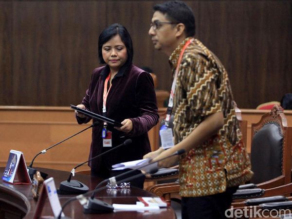 Dua Ahli Hukum Bersaksi di Sidang Uji Formil UU KPK