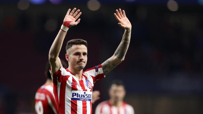 MADRID, SPAIN - FEBRUARY 18: Saul Niguez of Atletico Madrid acknowledges the fans after the UEFA Champions League round of 16 first leg match between Atletico Madrid and Liverpool FC at Wanda Metropolitano on February 18, 2020 in Madrid, Spain. (Photo by Angel Martinez/Getty Images)