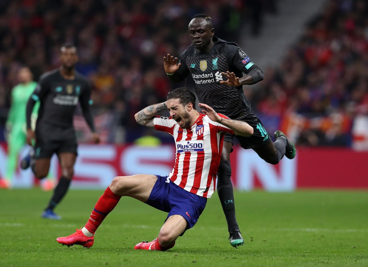 Mengapa Sadio Mane Ditarik Keluar, Klopp? (Angel Martinez/Getty Images)